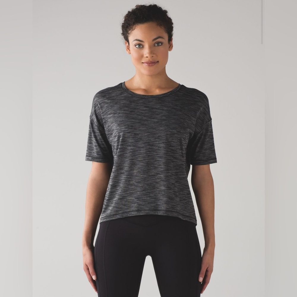 Lululemon Run It Out Tee in Heathered Black, Size 4